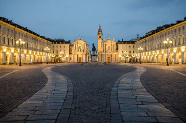 Torino Piazza San Carlo alacakaranlıkta