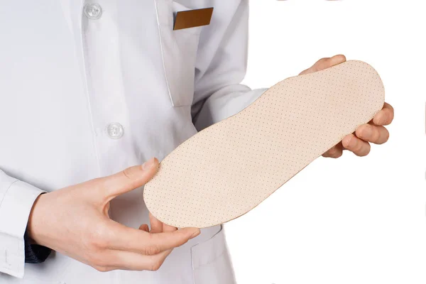 Doktor bireysel ortopedik tabanlık gösterir