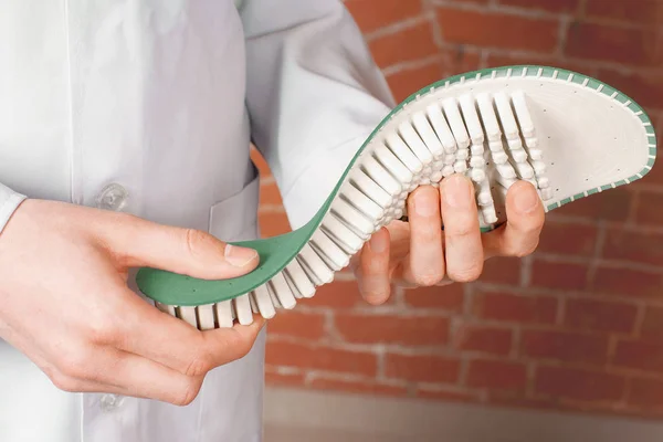 Doktor bireysel ortopedik tabanlık gösterir