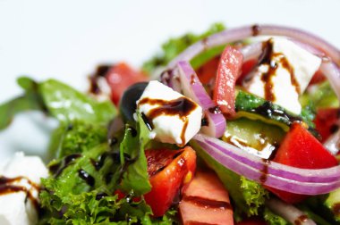 Taze sebze salatası. 