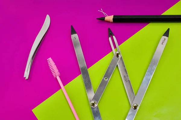 Kalıcı makyaj kaşları