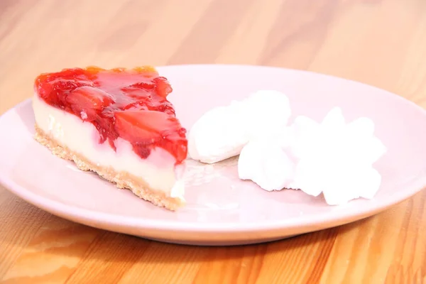 Cheesecake Sur Assiette Avec Des Bonbons — Photo