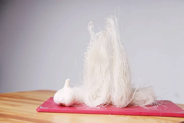 Japonya gıda. Sarımsaklı erişte.