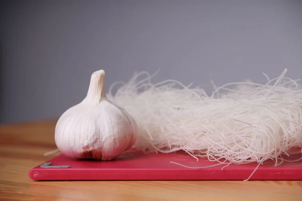 Japonya gıda. Sarımsaklı erişte.