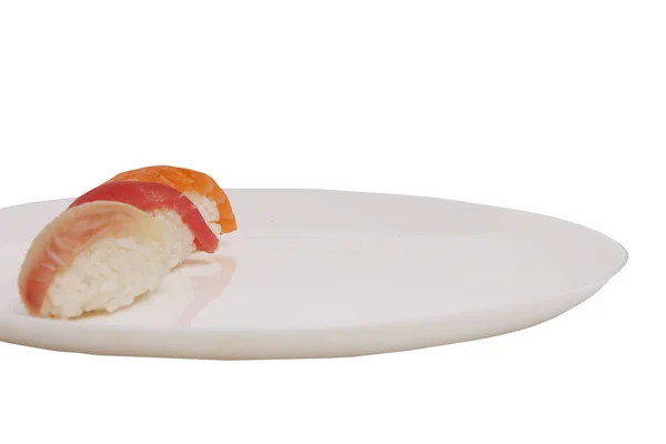皿の上の隔離された寿司 — ストック写真