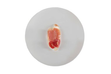 Beyaz tabakta izole tapas