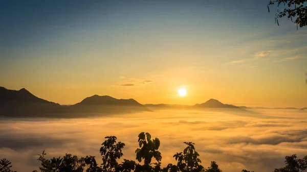 Sunrise at Phu Tok : Chiengkhan, Loei province, Thailand — Stock Photo, Image