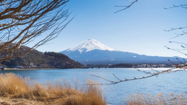 Fuji Dağı ve Gölü kawaguchiko, Japonya. Bu seyahat ve turizm için en ünlü yer