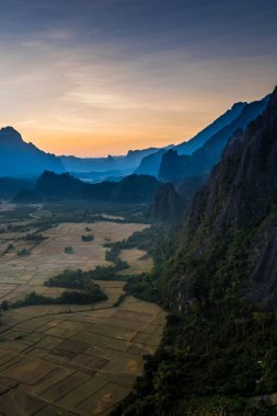 Akşam Vang Vieng, Laos, Pha Ngern Dağı'nda Üstten Görünüm
