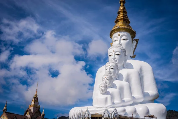 Wat Phra que Pha Kaew (templo público) em Khao koh, província de Phetchabun, Tailândia — Fotografia de Stock