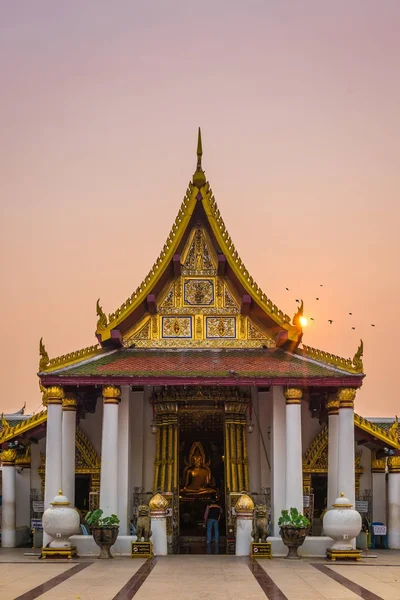 Wat Phra Si Mahathat Rattana rano w Phitsanulok, Tajlandia — Zdjęcie stockowe