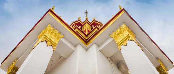 Castelo metálico em Wat Ratcha Nadda templo em Bangkok, Tailândia — Fotografia de Stock