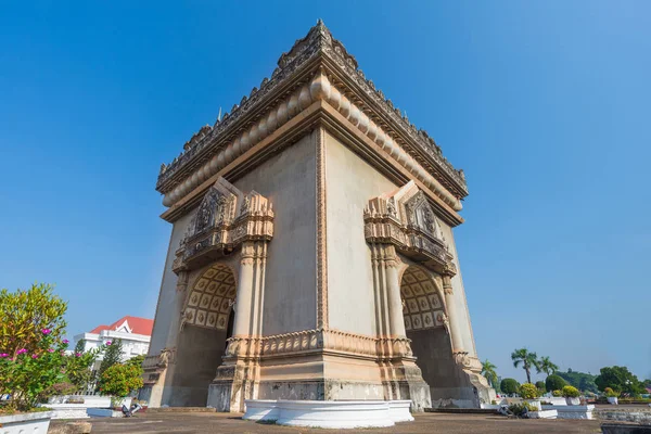 Patuxai μνημείο αψίδα, Vientiane, την πρωτεύουσα του Λάος. Αυτό είναι ορόσημο της ΛΔ του Λάος. — Φωτογραφία Αρχείου