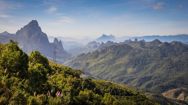 akşam Phu Koon, Laos, dağın görüntülemek