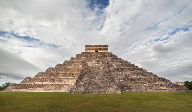 Kukulcan Tapınağı'nda Chichen Itza, Yucatan, Meksika