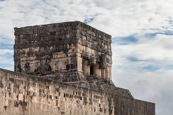 The Top of the Jaguar Temple at Chichen Itza. Mexico. — Stock Photo, Image