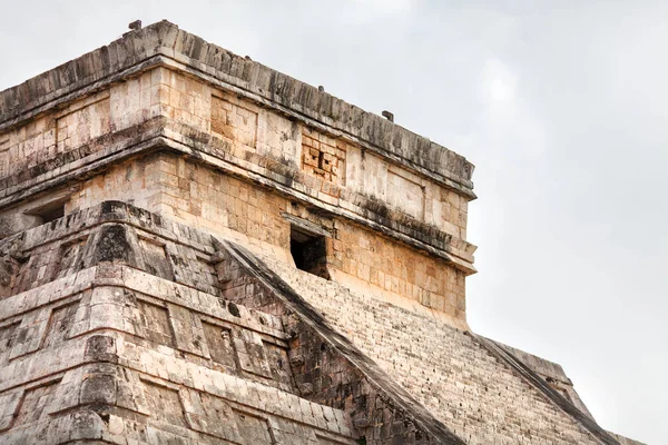 Templo de Kukulcan, ou El Castillo, em Chichen Itza, Península de Yucatán, México — Fotografia de Stock