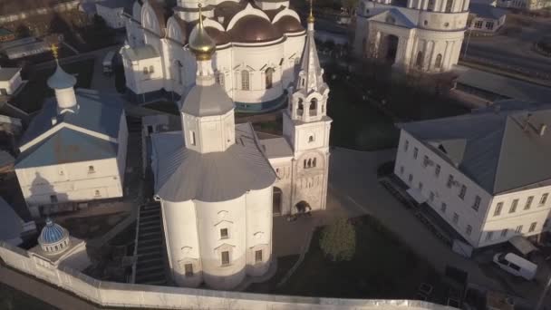 Heliga Bogolyubsky kloster. Vladimir region, Ryssland. Flygfoto. — Stockvideo