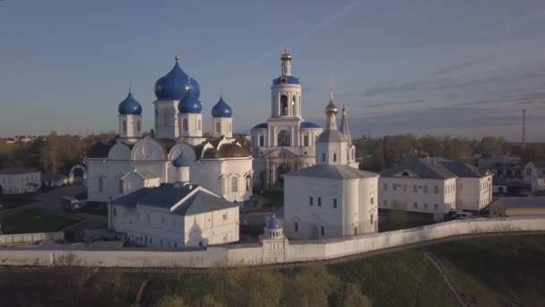 Święty i Bogolubski klasztoru. Vladimir region, Federacja Rosyjska. Widok z lotu ptaka. — Wideo stockowe