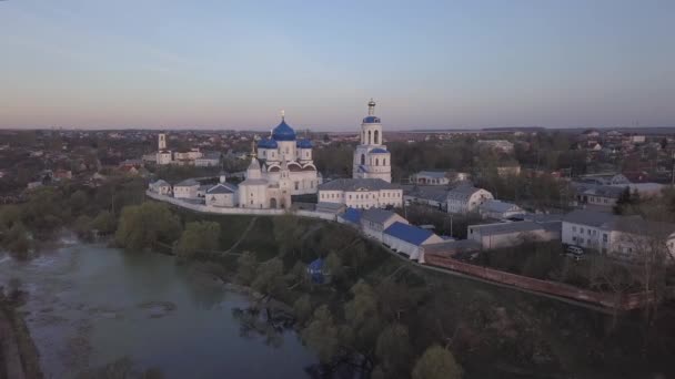 Heilige Bogolyubsky klooster. Vladimir regio, Rusland. Luchtfoto. — Stockvideo