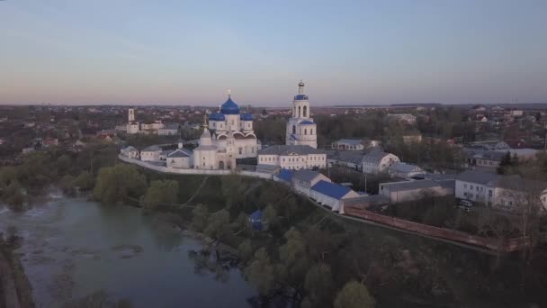 Heliga Bogolyubsky kloster. Vladimir region, Ryssland. Flygfoto. — Stockvideo