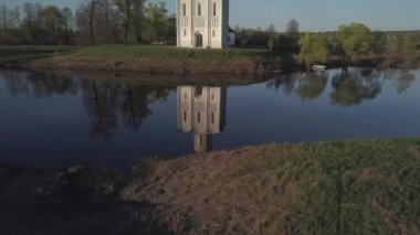 Nerl üzerinde şefaat Kilisesi. Vladimir Bölgesi, Rusya. Havadan görünümü.