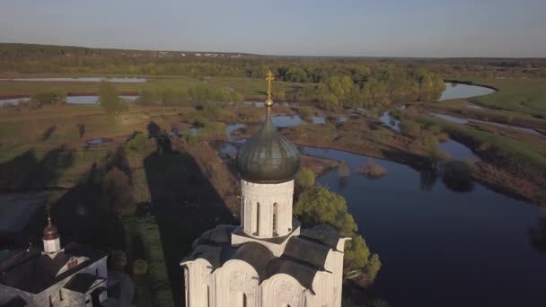 Church of the Intercession on the Nerl. Vladimir region, Russia. Aerial view. — Stock Footage Church of the Intercession on the Nerl. Vladimir region, Russia. Aerial view. Stock Footage