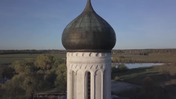 Church of the Intercession on the Nerl. Vladimir region, Russia. Aerial view. — Stock Footage Church of the Intercession on the Nerl. Vladimir region, Russia. Aerial view. Stock Footage