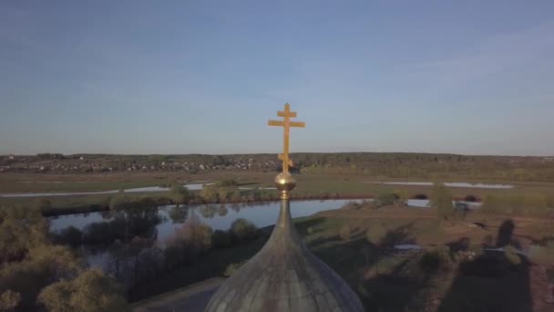 Igreja da Intercessão sobre o Nerl. Região de Vladimir, Rússia. Vista aérea . — Vídeo de Stock