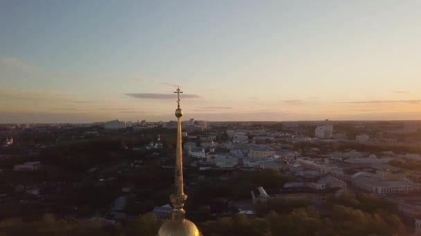 Spire of the Assumption Cathedral of the city of Vladimir. — Stock video