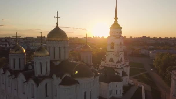 Vista aérea de la Catedral de la Asunción de la ciudad de Vladimir . — Vídeo de stock