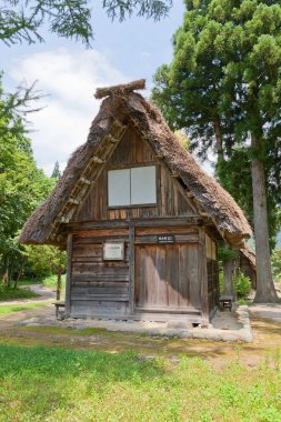 Köyde Ogimachi gassho tarzı, Japon thatched çatı ile çay bahçesi