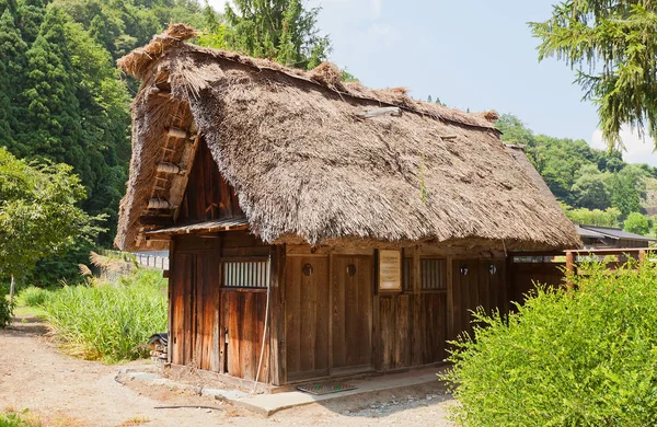 Yamamo Fumishiro establo familiar en Ogimachi pueblo de estilo gassho , —  Fotos de Stock