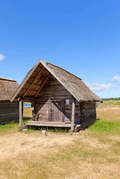Net hut (circa 1920) in Ethnographic Open-Air Museum of Latvia — Stock Photo, Image