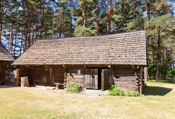 Storehouse (circa 1840) in Ethnographic Open-Air Museum of Latvi — Stock Photo, Image