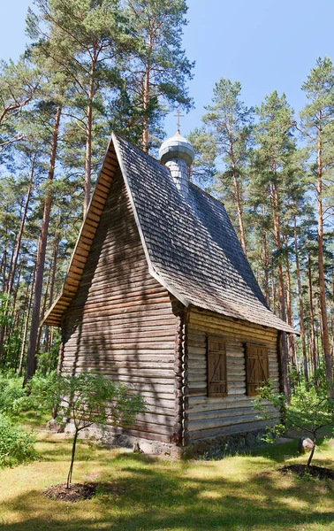 Ortodoxa kyrkan (ca 1930-talet) i etnografiska friluftsmuseet av — Stockfoto