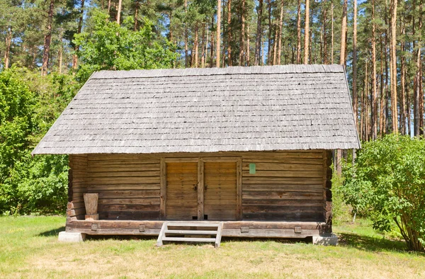 Schuur (circa 1932) in etnografische Openlucht Museum van Letland — Stockfoto