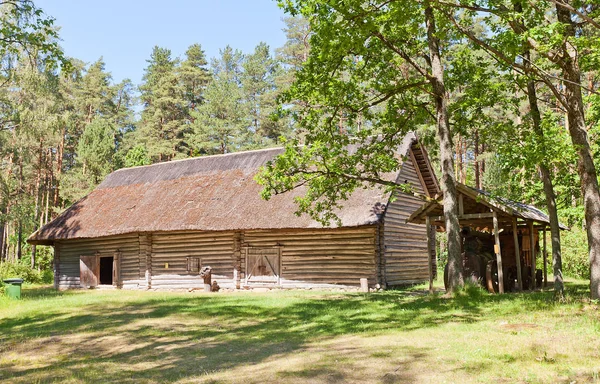 Threshing house in Ethnographic Open-Air Museum of Latvia — Stock Photo, Image