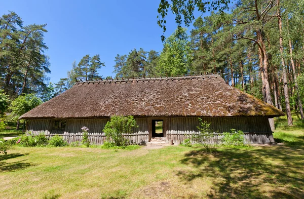 Dwelling house (circa 1750s) in Ethnographic Open-Air Museum of — Stock Photo, Image