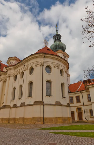 Mosteiro de Brevnov em Praga, República Checa — Fotografia de Stock