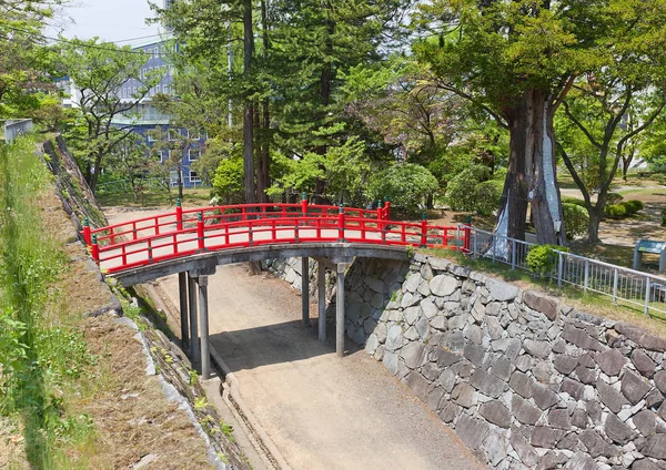 Ponte vermelha do Castelo de Morioka, cidade de Marioka, Japão — Fotografia de Stock