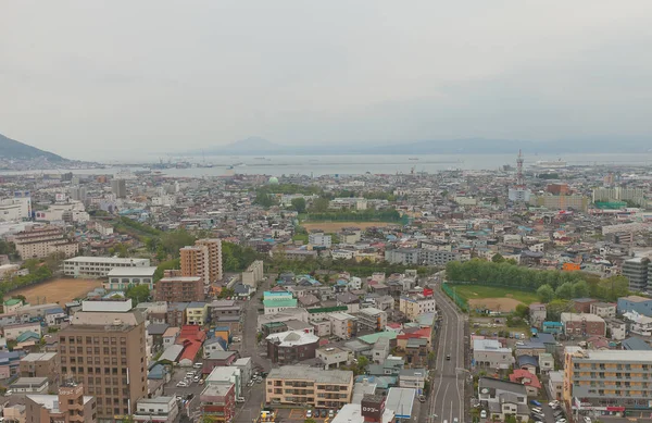 Вид на современный город с башни Горёкаку, Япония — стоковое фото
