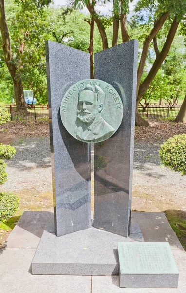 Памятник доктору Альбрехту фон Рорец в Ямагате, Япония — стоковое фото