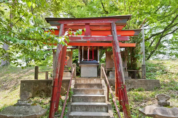 Inari shintoschrijn in Aizu-Wakamatsu kasteel, Japan — Stockfoto