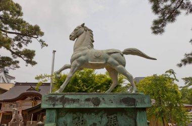 At heykelinin Tatsuki Shinto tapınak Okazaki Castle, Japonya