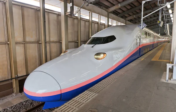 E4 Max Toki Shinkansen vlak ve stanici Niigata, Japonsko — Stock fotografie