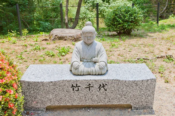 Sousoší mladého Iejasu Tokugawa v hrad Okazaki, Japonsko — Stock fotografie