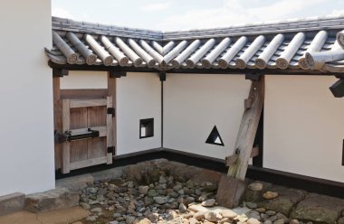 Duvarlar Shirakawa (Komine) Kalesi, Fukushima ili, Japonya