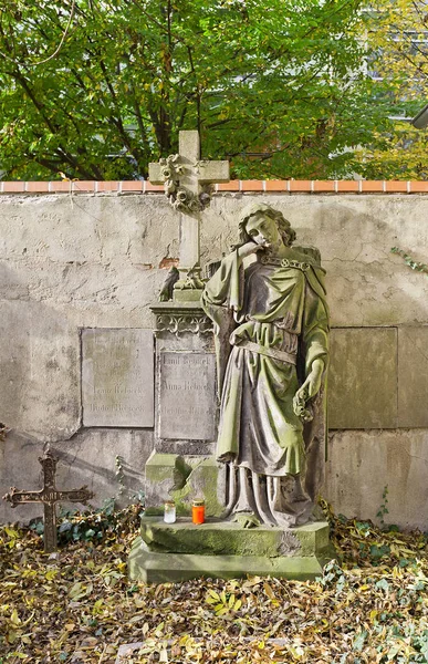 Graven av Emil Rebicek på Olsany kyrkogården i Prag — Stockfoto