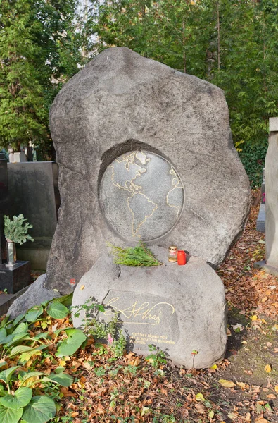 Stanko Vraz 在布拉格 Olsany 墓地的坟墓 — 图库照片